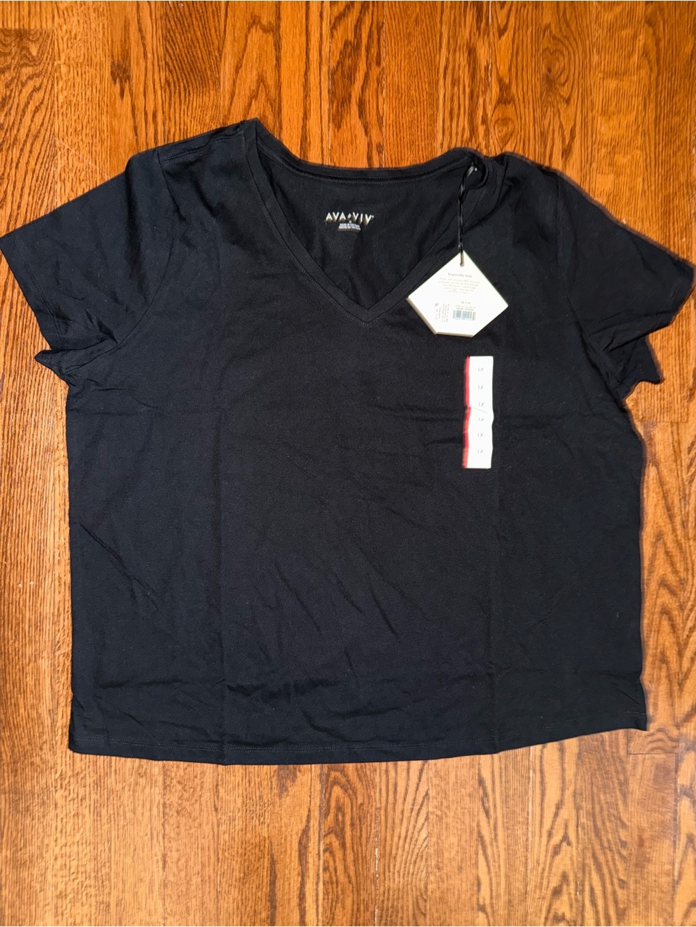 Ava & Viv Black V-Neck Short Sleeve Tee